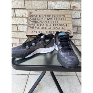 Mens Nike Kyrie 8 Sneakers New In Box Size 11